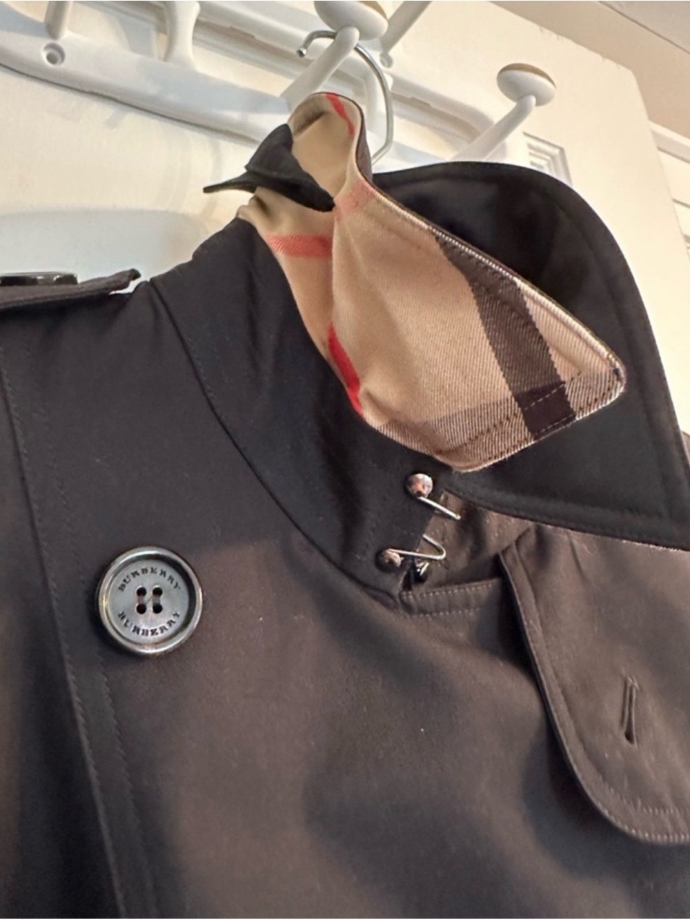 Burberry Classic Black Double-Breasted Trench Coat - Picture 2 of 7